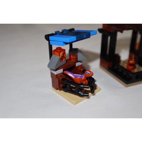 LEGO Baby Dinosaur Minifigure Jurassic World 76945 & 30390 with Stalls Enclosure - Picture 2 of 11